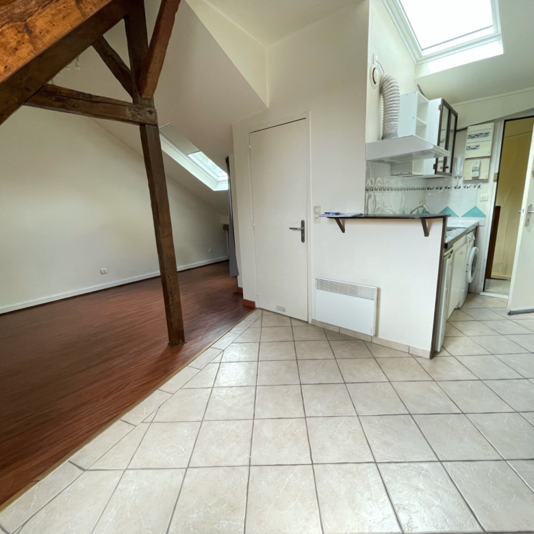 CAEN RUE DE BAYEUX APPARTEMENT DERNIER ETAGE