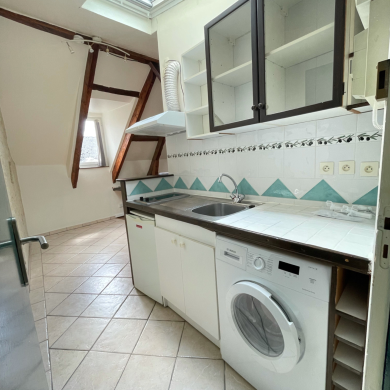 CAEN RUE DE BAYEUX APPARTEMENT DERNIER ETAGE