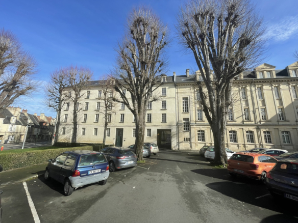 CAEN Centre ville Appartement 102 m2 possible colocation avec parking privatif