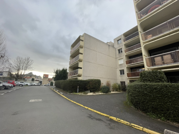 CAEN VERTE VALLEE  APPARTEMENT 82m2 T4 TERRASSE PARKING