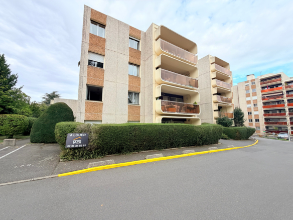 CAEN VERTE VALLEE  APPARTEMENT 82m2 T4 TERRASSE PARKING