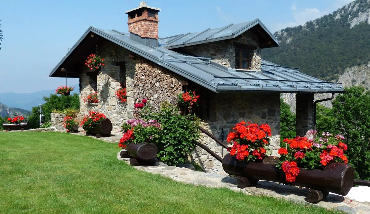 maison fleurs jardin montagne