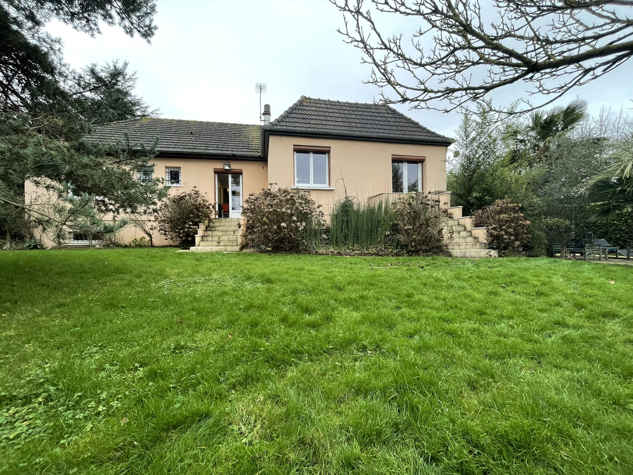 RANVILLE MAISON T7 plain pied sur sous sol complet aménagé