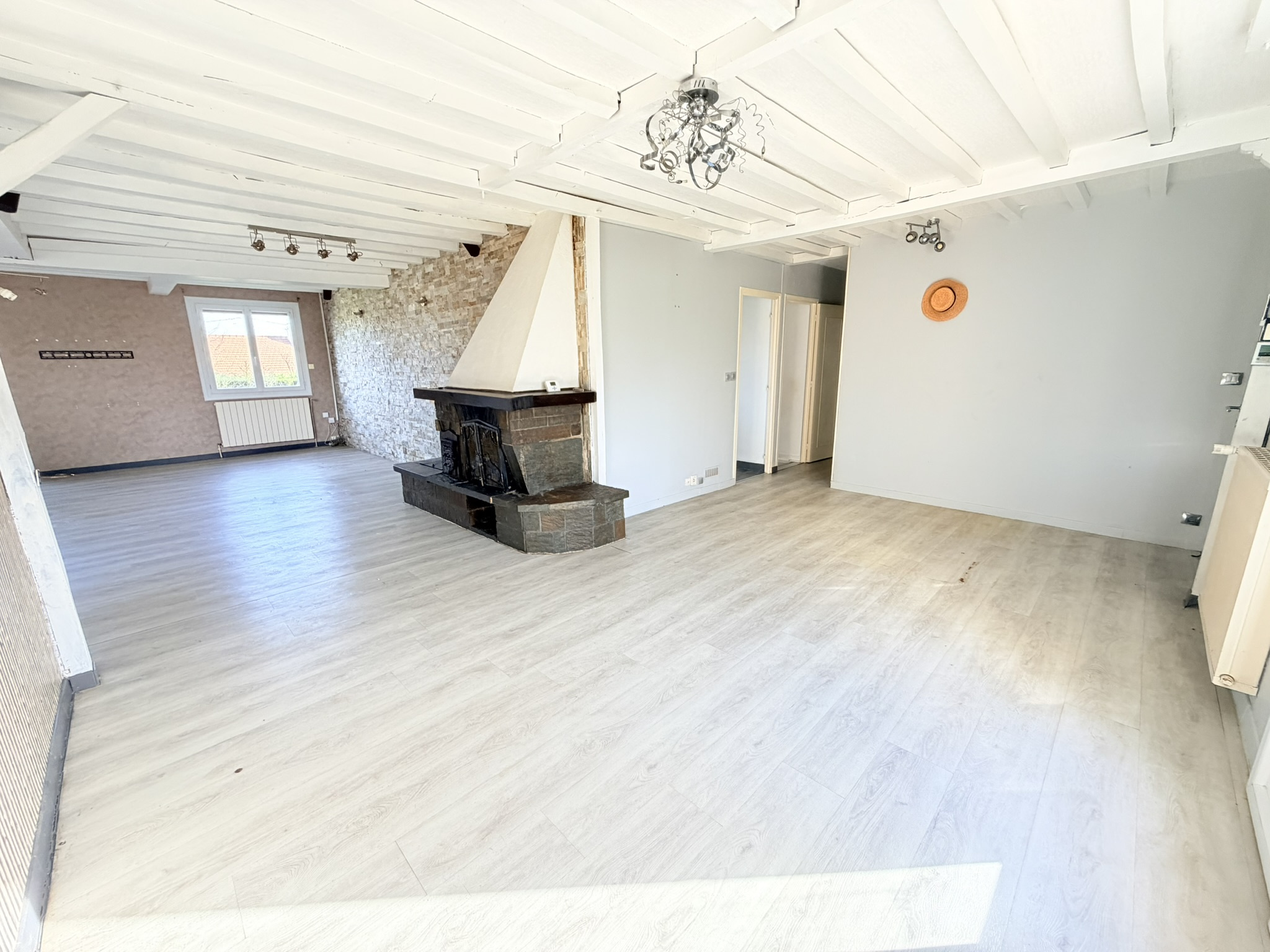 photo_4c90f03668f9d279a7d6325f42f54e51-777170-0.jpg RANVILLE MAISON T7 plain pied sur sous sol complet aménagé