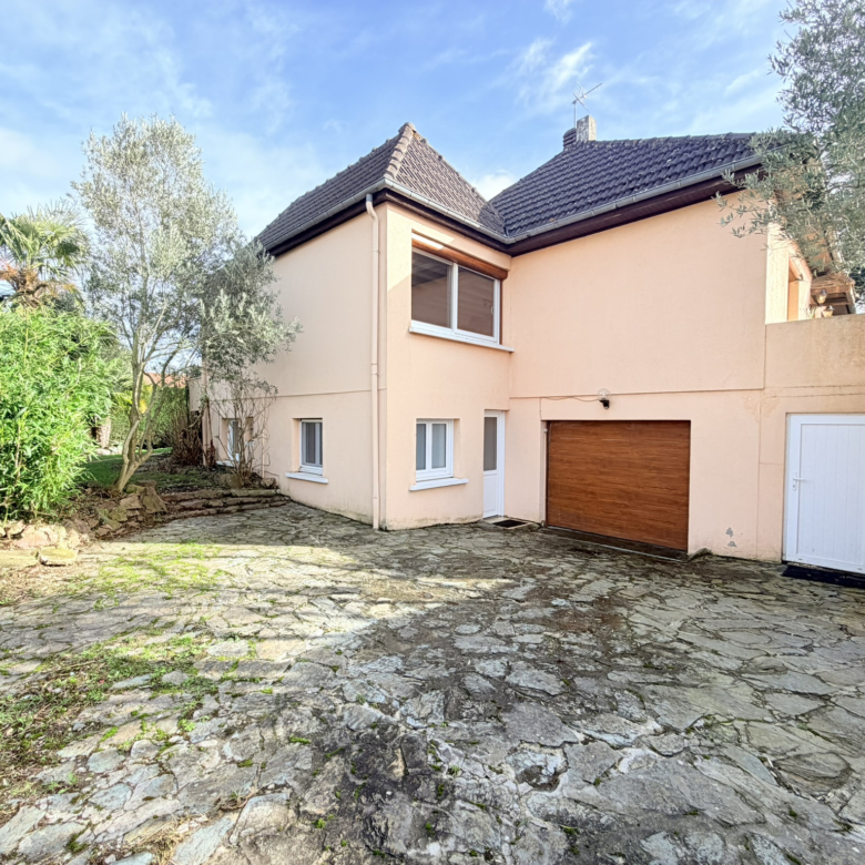 RANVILLE MAISON T7 plain pied sur sous sol complet aménagé