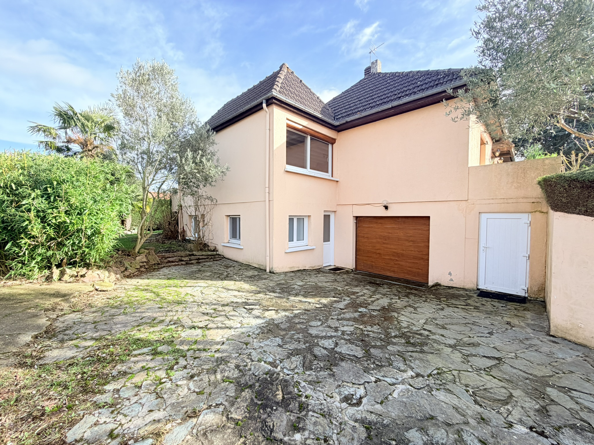 RANVILLE MAISON T7 plain pied sur sous sol complet aménagé