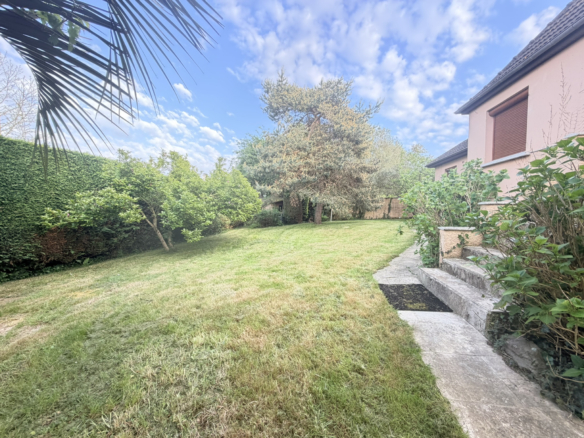 RANVILLE MAISON T7 plain pied sur sous sol complet aménagé