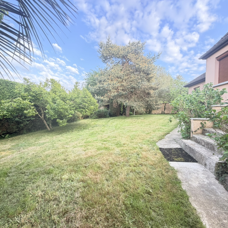 RANVILLE MAISON T7 plain pied sur sous sol complet aménagé