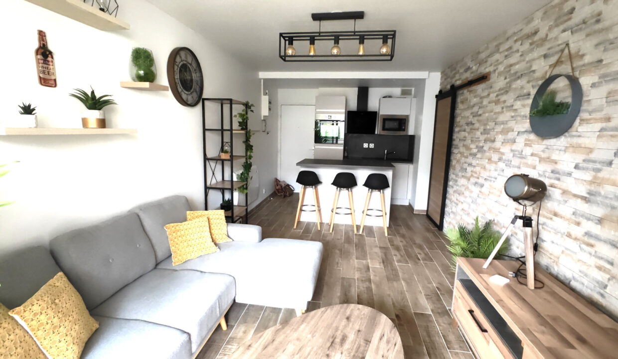 APPARTEMENT LOCATION COURSEULLES SUR MER 14470 - SURFACE 36M2 - REF MTH Photo 1