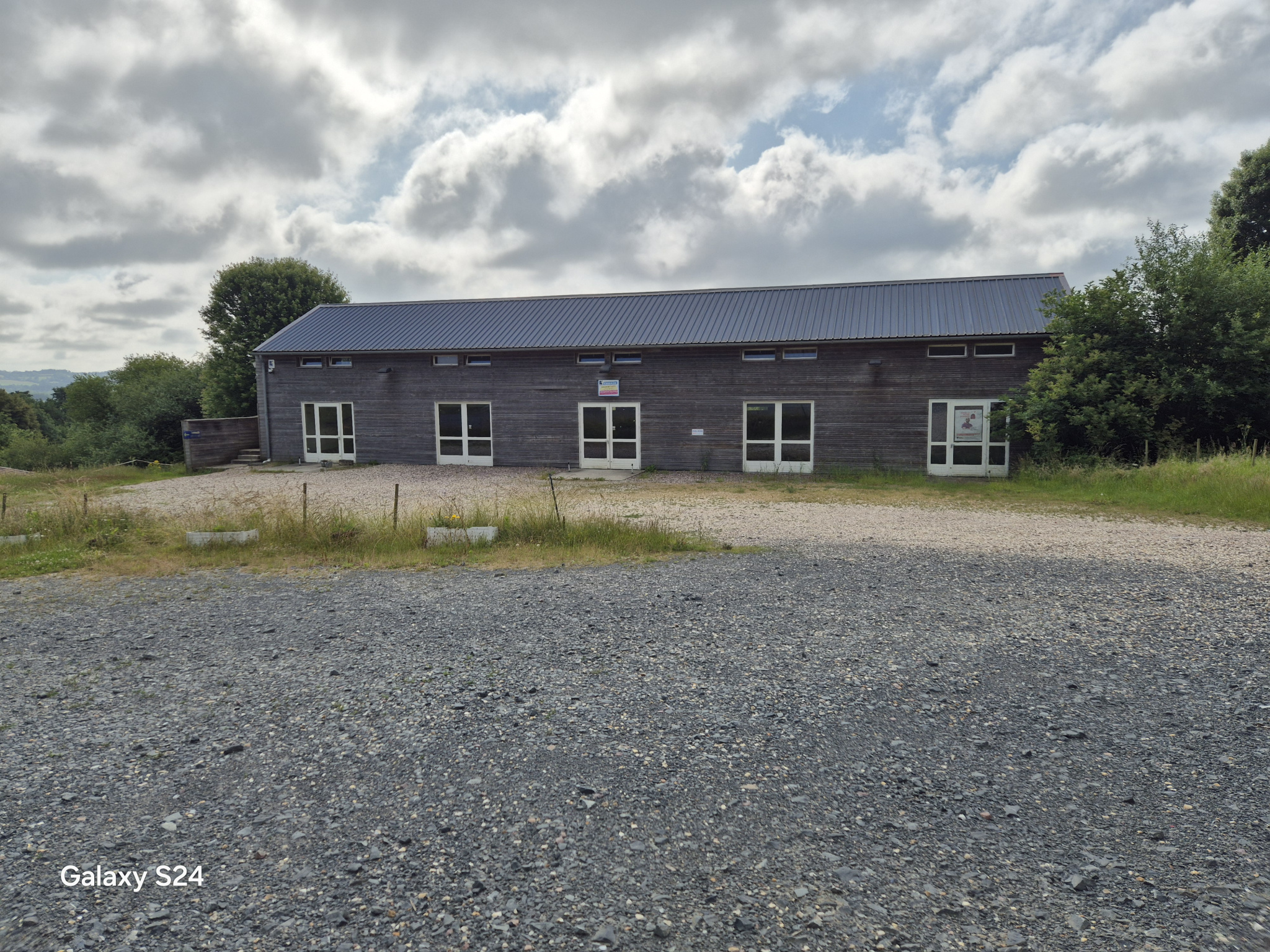 VENTE LOCAL D’ACTIVITÉ PONT L EVEQUE 14130 – 1180M2 – REF 4802