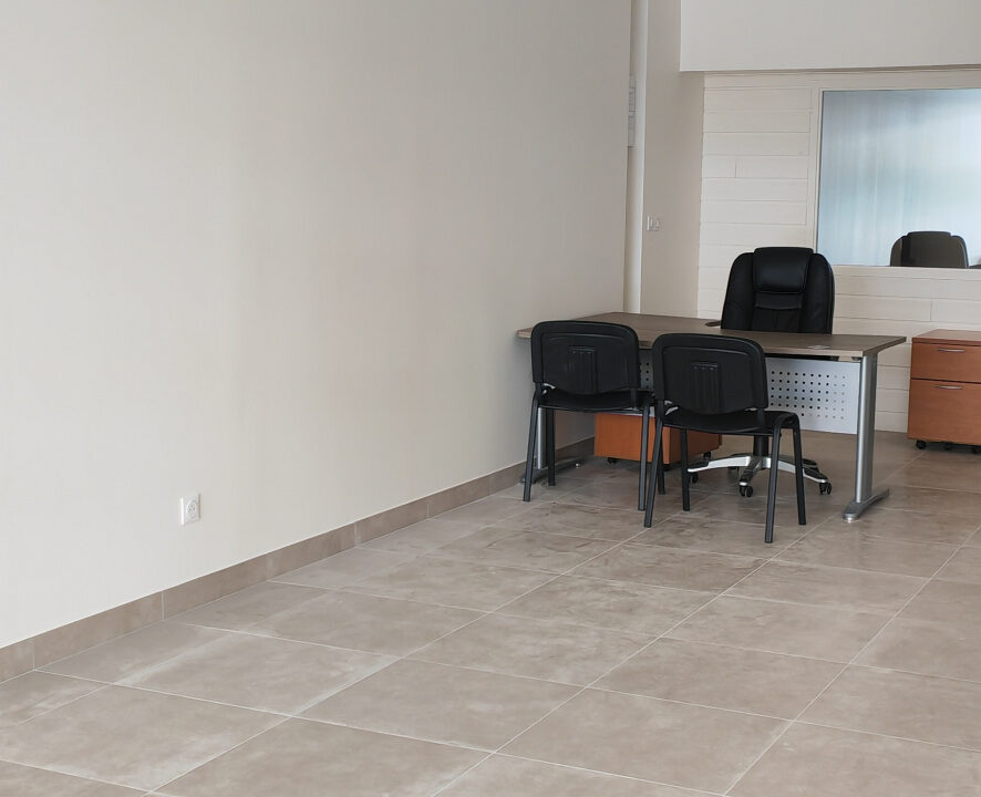 LOCAL COMMERCIAL LOCATION CAEN 14000 - SURFACE 85M2 - REF 4858 Photo 2