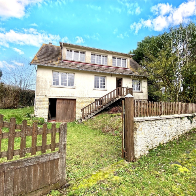 LONGUES SUR MER  – RARE  EXCLUSIVITE  MAISON A RENOVER