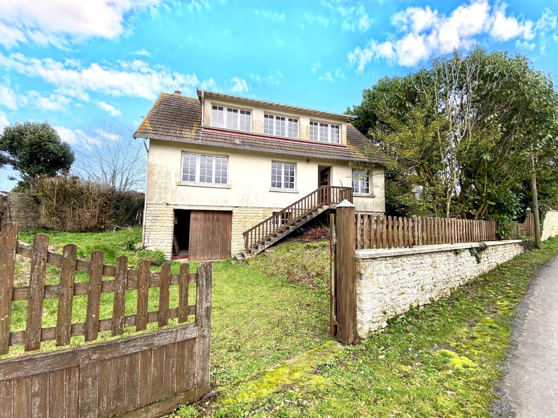photo_530b2e90425e8cad0d0b3030e04fdd5c-777361-0.jpg LONGUES SUR MER – RARE EXCLUSIVITE MAISON A RENOVER