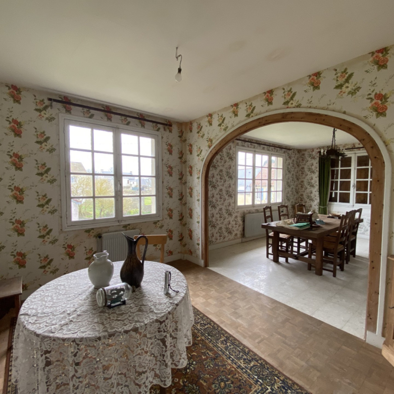 LONGUES SUR MER  – RARE  EXCLUSIVITE  MAISON A RENOVER