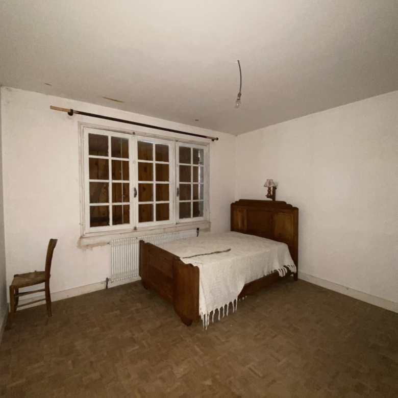 LONGUES SUR MER  – RARE  EXCLUSIVITE  MAISON A RENOVER