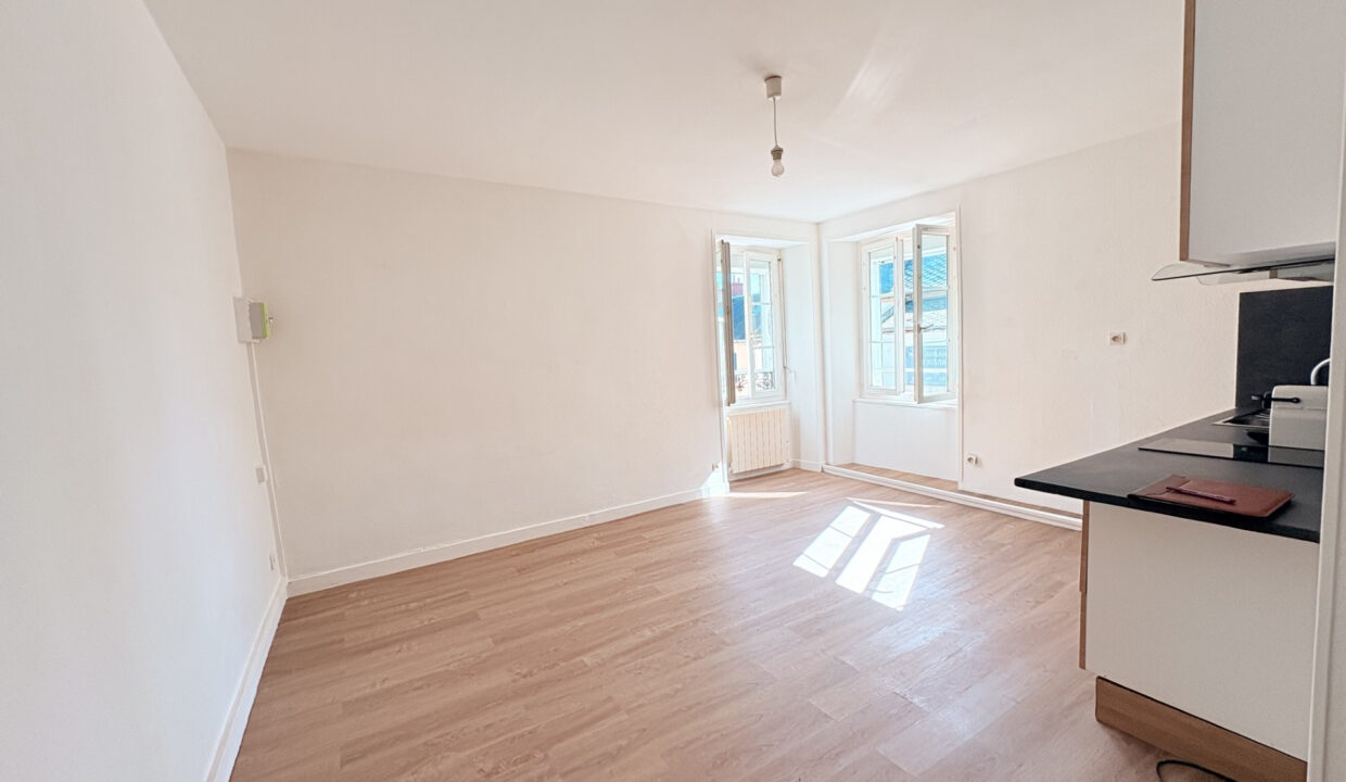 APPARTEMENT VENTE PORT EN BESSIN HUPPAIN 14520 - SURFACE 49.84M2 - REF 4864 Photo 2