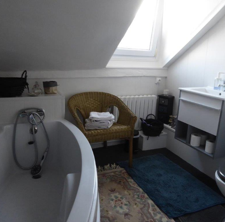 CORMEILLES - BELLE MAISON SPATIEUSE ET LUMINEUSE - 7 PIECES - PLUS DEPENDANCE