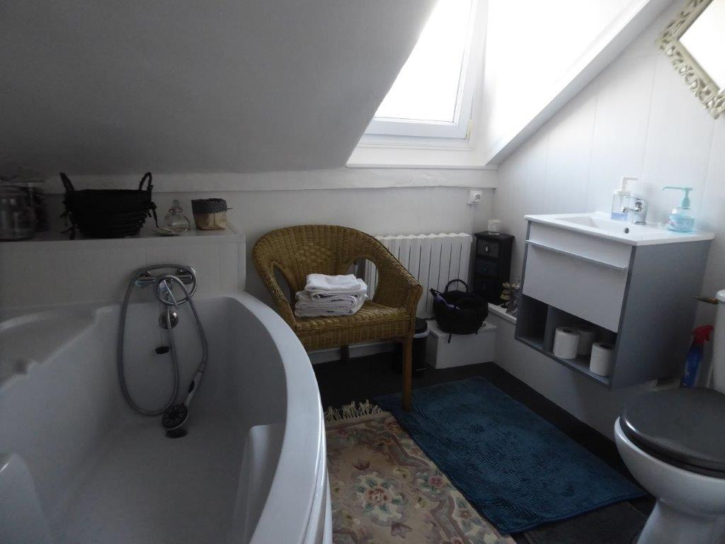 CORMEILLES - BELLE MAISON SPATIEUSE ET LUMINEUSE - 7 PIECES - PLUS DEPENDANCE