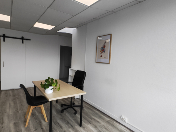 CAEN péricentre nord BUREAU MEUBLE