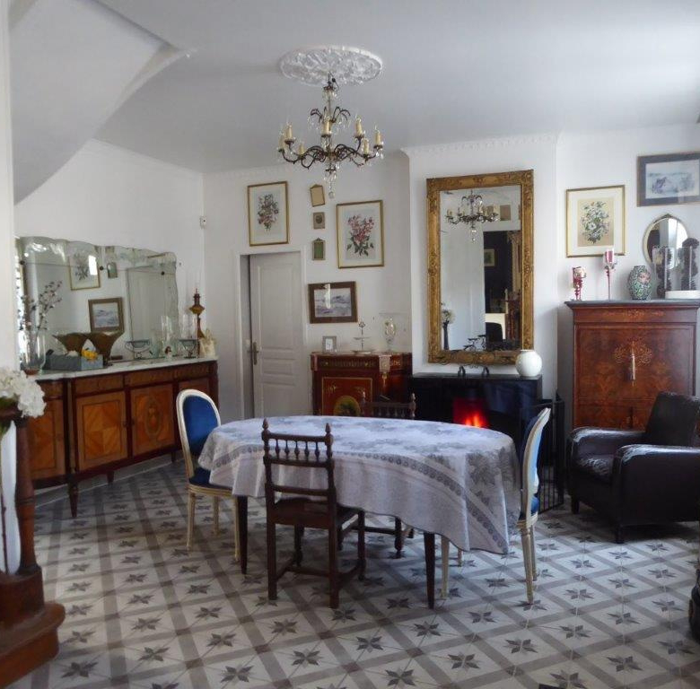 CORMEILLES - BELLE MAISON SPATIEUSE ET LUMINEUSE - 7 PIECES - PLUS DEPENDANCE
