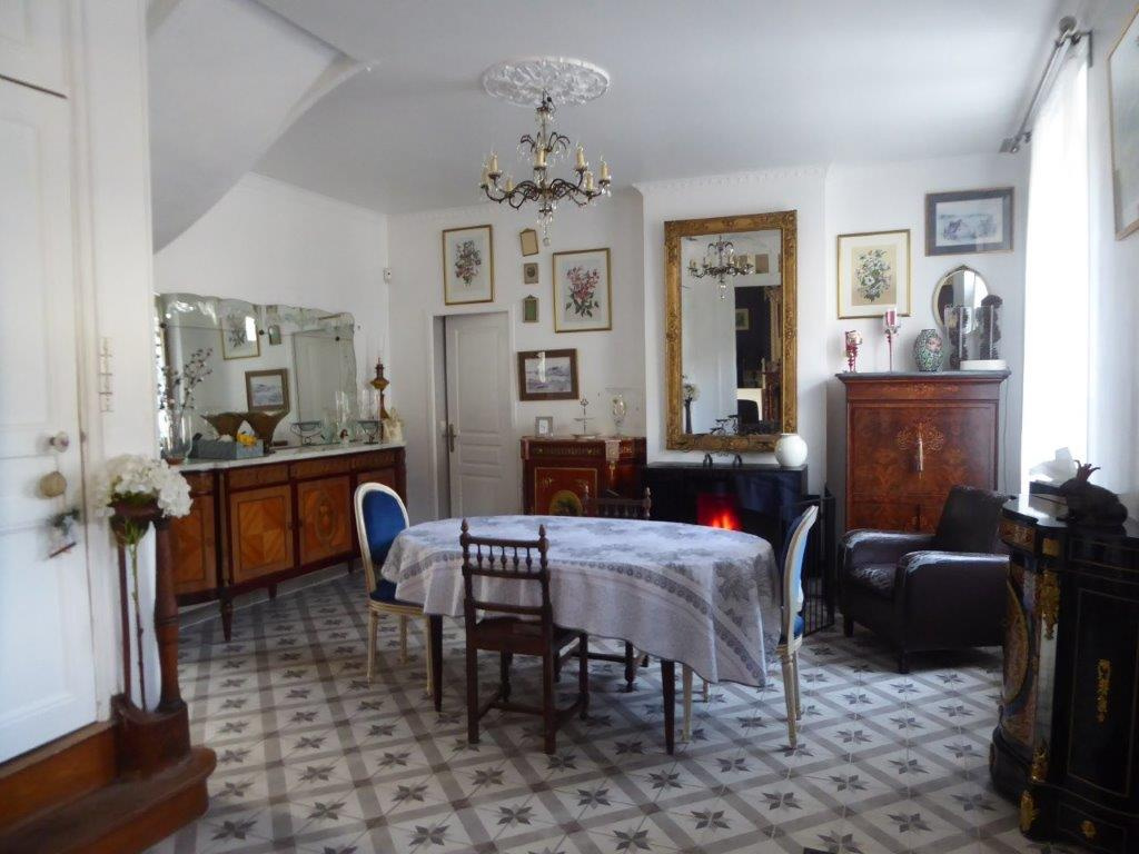 CORMEILLES - BELLE MAISON SPATIEUSE ET LUMINEUSE - 7 PIECES - PLUS DEPENDANCE