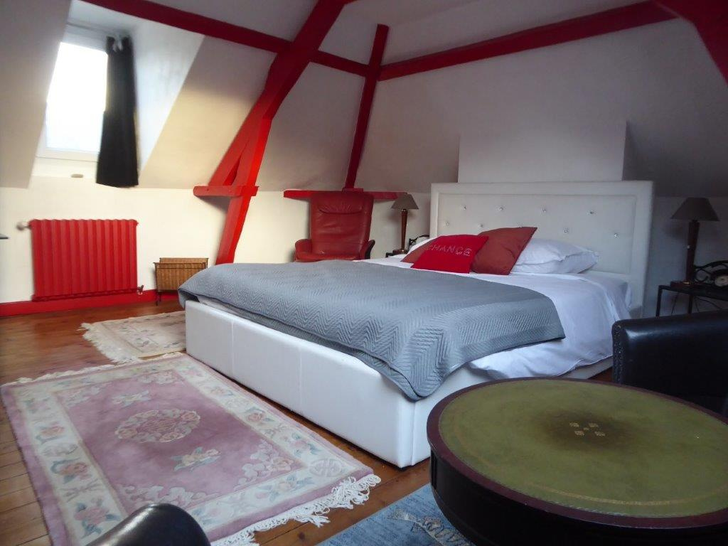 CORMEILLES - BELLE MAISON SPATIEUSE ET LUMINEUSE - 7 PIECES - PLUS DEPENDANCE