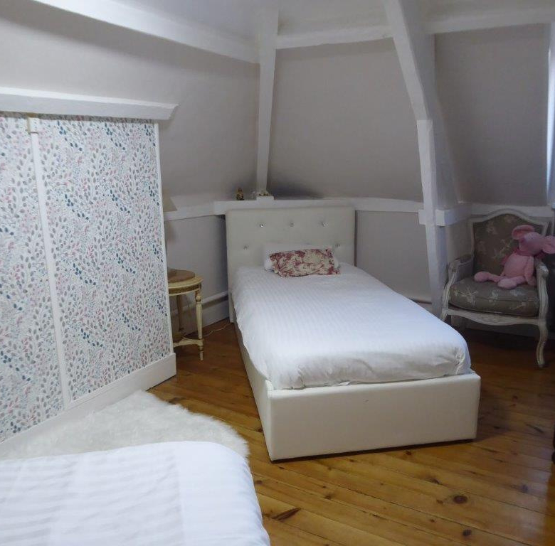 CORMEILLES - BELLE MAISON SPATIEUSE ET LUMINEUSE - 7 PIECES - PLUS DEPENDANCE