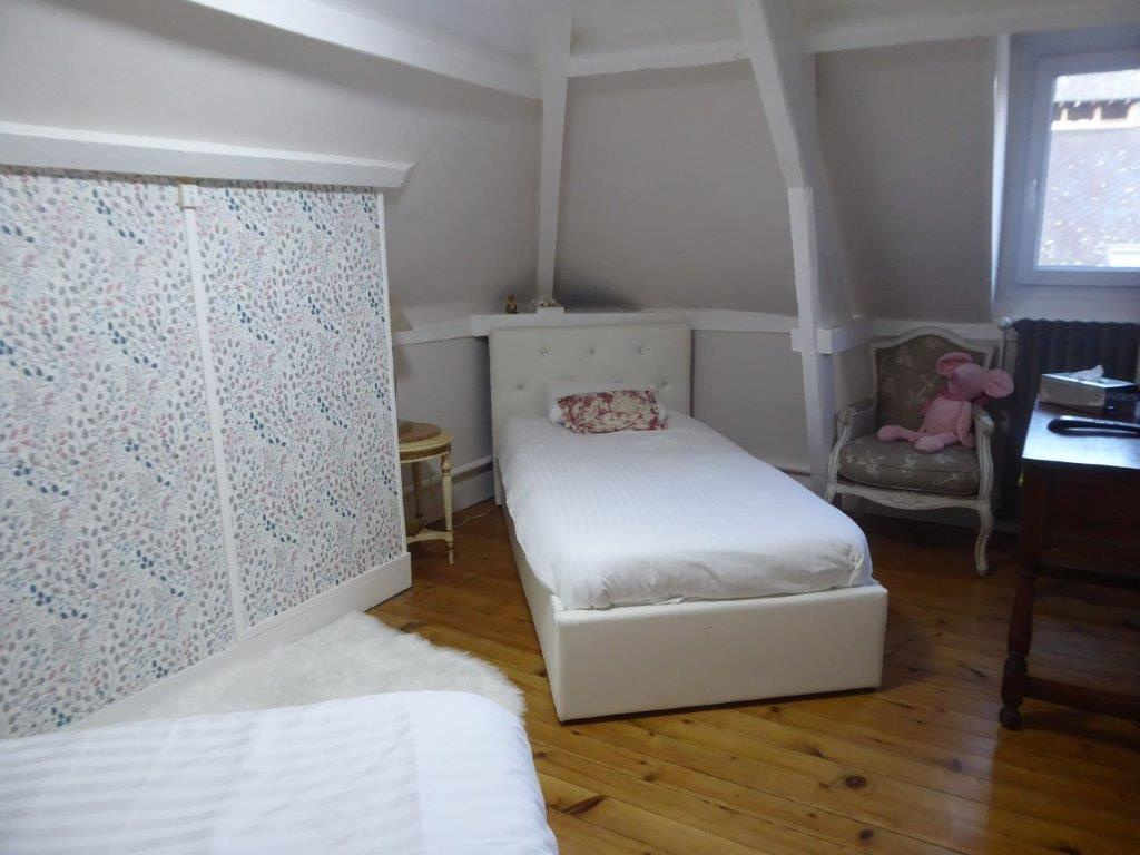 CORMEILLES - BELLE MAISON SPATIEUSE ET LUMINEUSE - 7 PIECES - PLUS DEPENDANCE