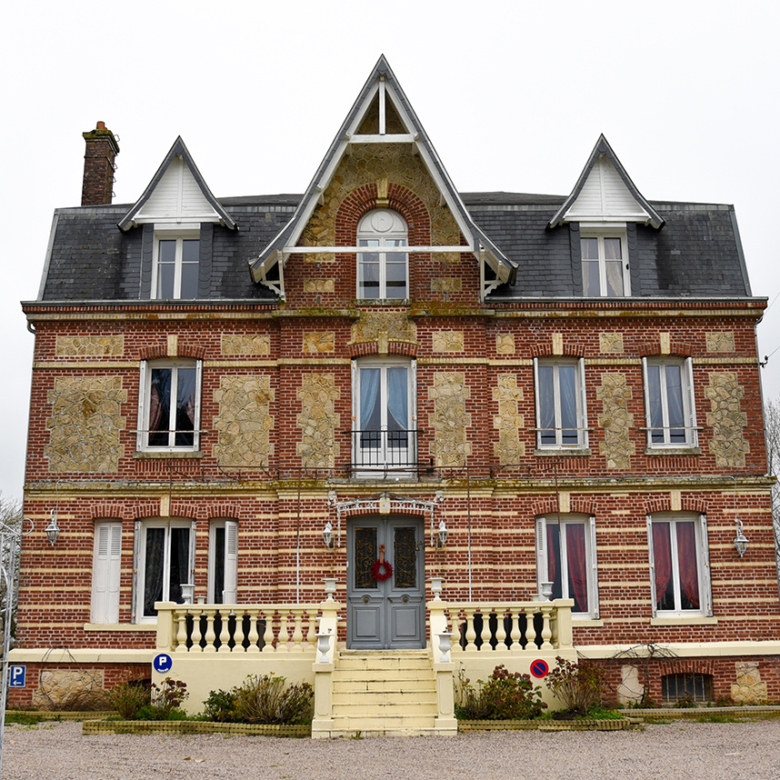 NORREY EN AUGE - ELEGANTE DEMEURE EN NUE PROPRIETE AVEC FORTE DECOTE
