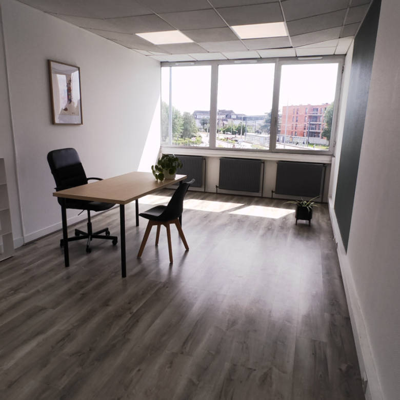 CAEN péricentre nord BUREAU MEUBLE