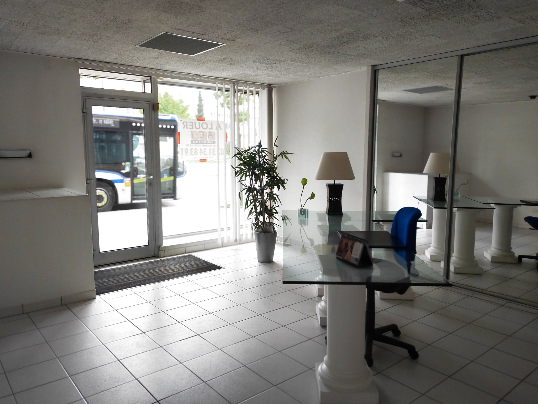 CAEN CENTRE - LOCAUX A LOUER