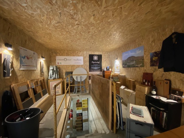 MURS PROFESSIONNELS AVEC GRAND ATELIER ET CAVE