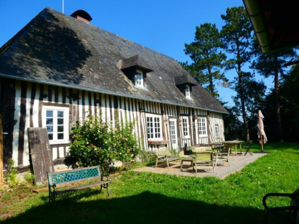 À 15 MIN DE PONT-L’ÉVEQUE - MAISON NORMANDE AVEC DEPENDANCES SUR UN TERRAIN DE PRES DE 2000 M2