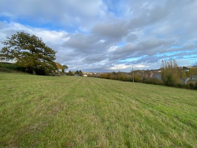 CONDE EN NORMANDIE CENTRE-VILLE - GRAND TERRAIN CONSTRUCTIBLE