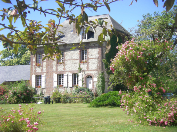 ENTRE DEAUVILLE ET HONFLEUR - Propriété avec Dépendances