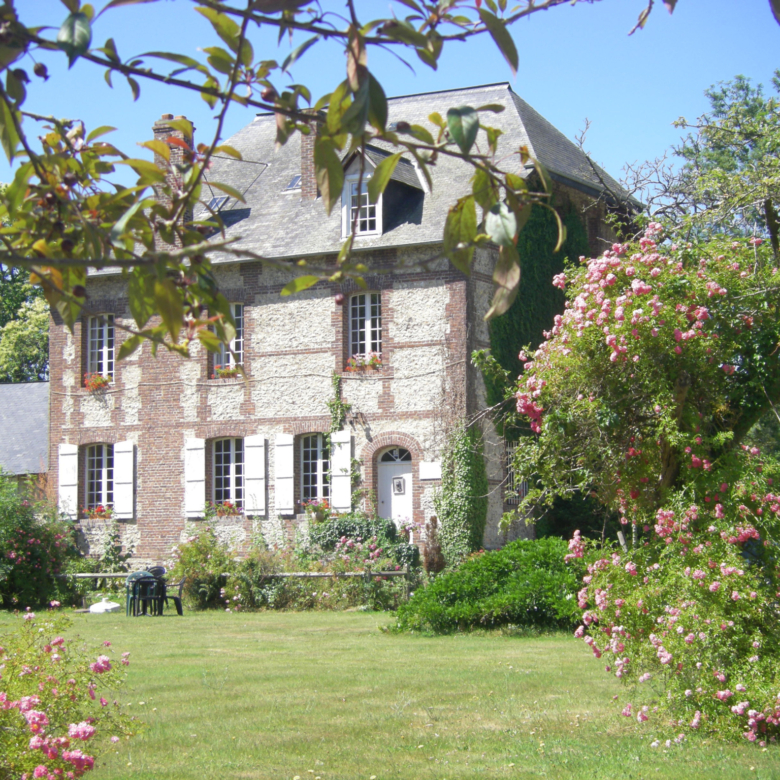 ENTRE DEAUVILLE ET HONFLEUR - Propriété avec Dépendances
