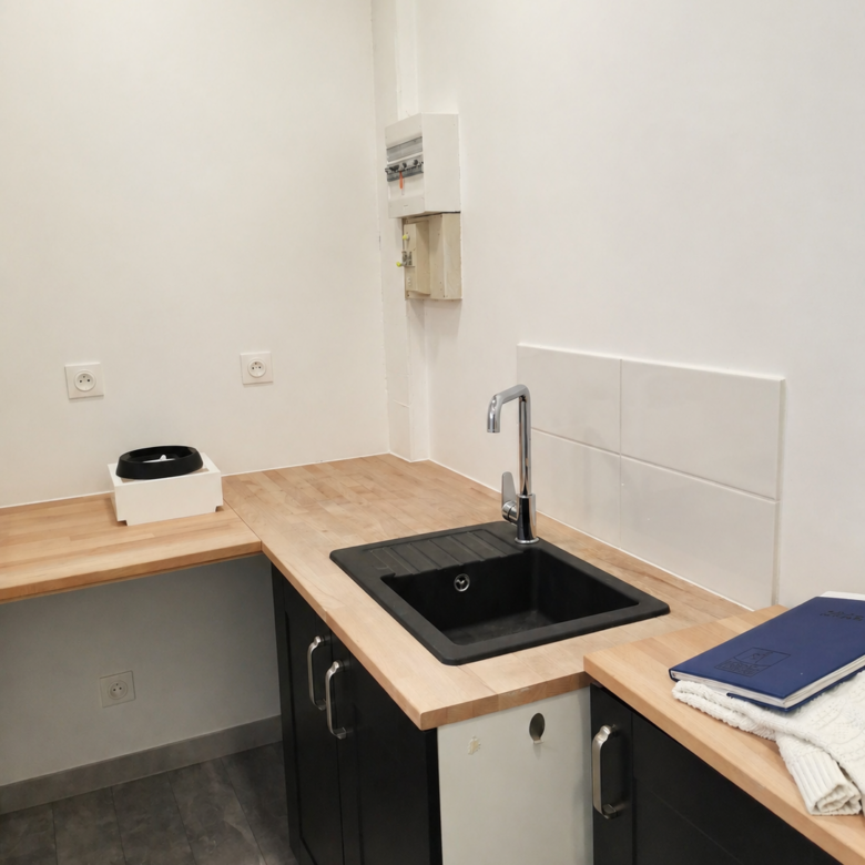 OUISTREHAM LOCAL COMMERCIAL