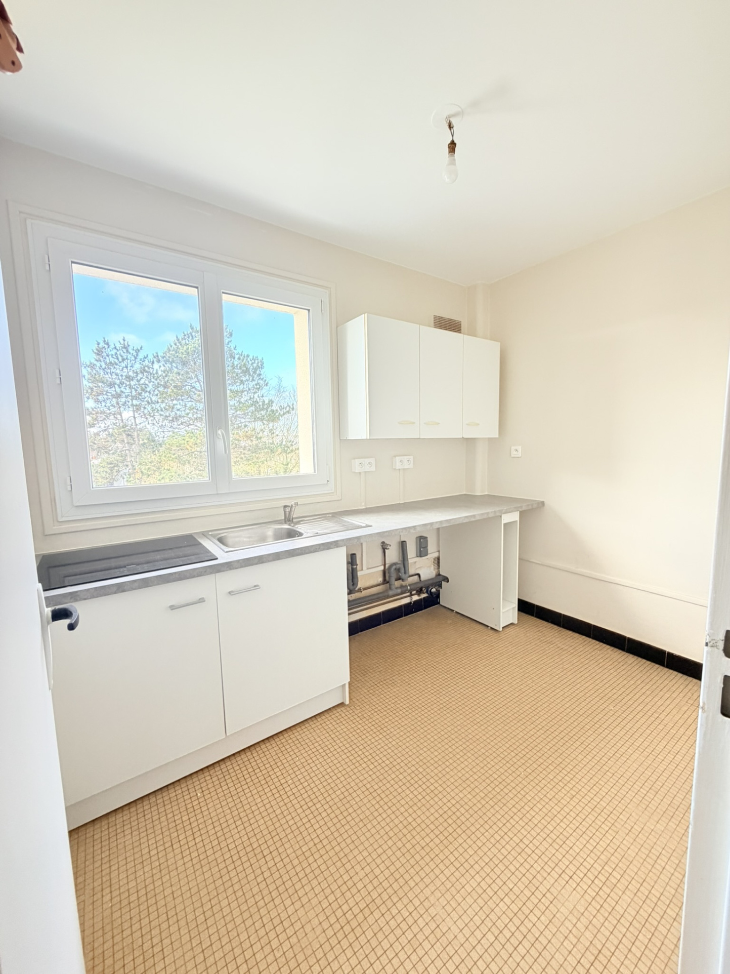 photo_ada3b4ba2c3b23856ccbe2db25a00918-777469-0.jpg CAEN APPARTEMENT T1 bis 30m2 + balcon – pour un investissement .