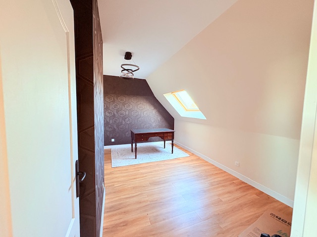 Maison familiale 9PP – 227 hab sur 1900 m2 terrain