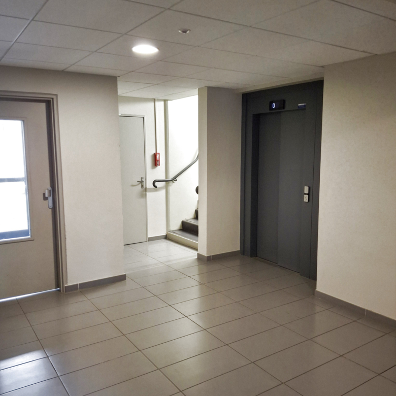 CAEN NORD APPARTEMENT T3 avec balcon ascenseur parking privé