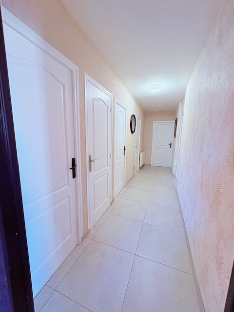 Maison familiale 9PP – 227 hab sur 1900 m2 terrain