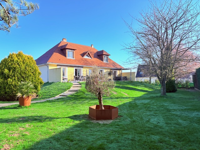 Maison familiale 9PP – 227 hab sur 1900 m2 terrain