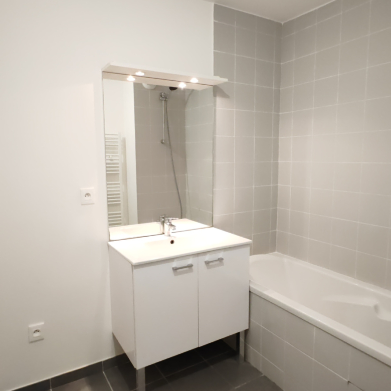 CAEN NORD APPARTEMENT T3 avec balcon ascenseur parking privé