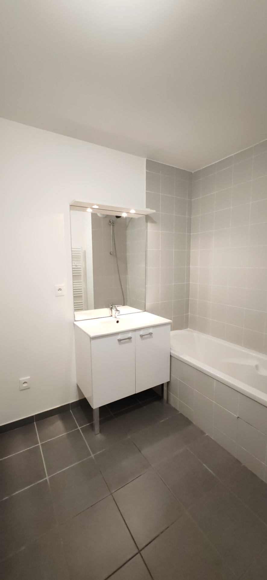 CAEN NORD APPARTEMENT T3 avec balcon ascenseur parking privé