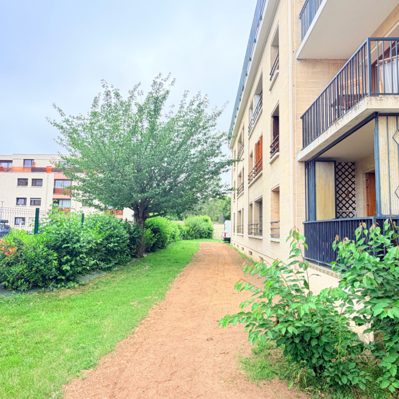 CAEN RUE DES ROSIERS T3 BALCON 61m2