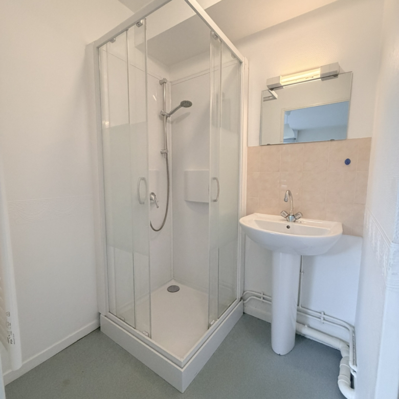 CAEN SAINT GILLES / CHR 2 PP 39 m2 BALCON PKG ASCENSEUR