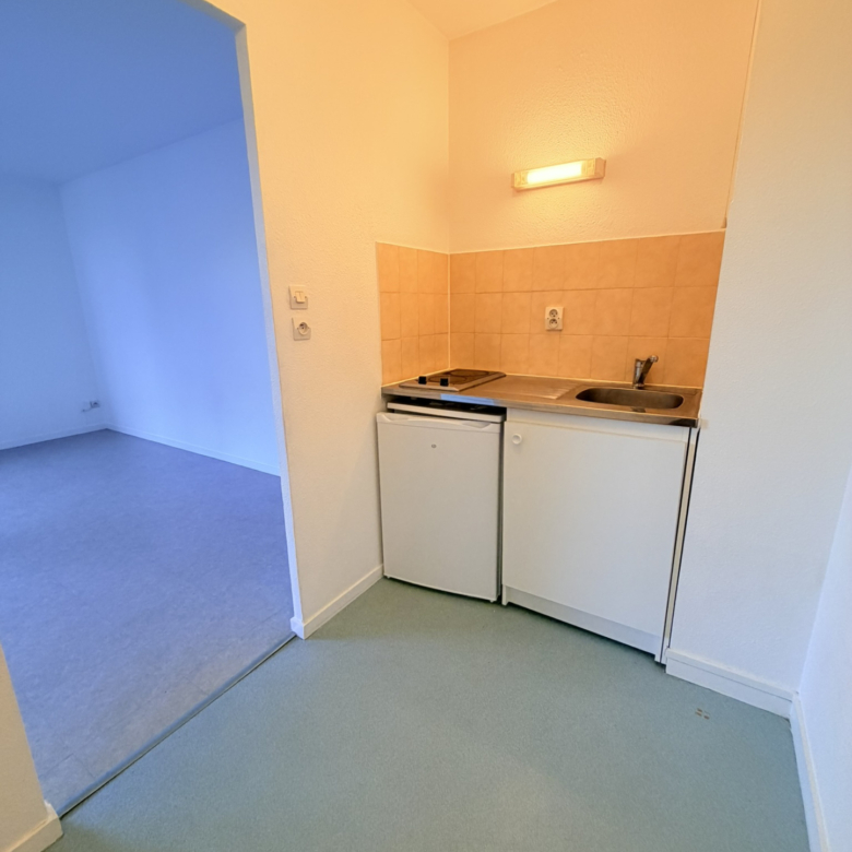 CAEN SAINT GILLES / CHR 2 PP 39 m2 BALCON PKG ASCENSEUR