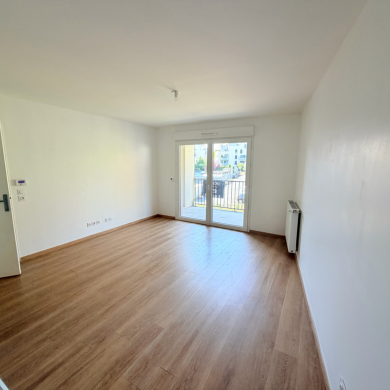 CAEN VAUCELLES APPARTEMENT 3 PIECES RESIDENCE RECENTE BALCON PARKING