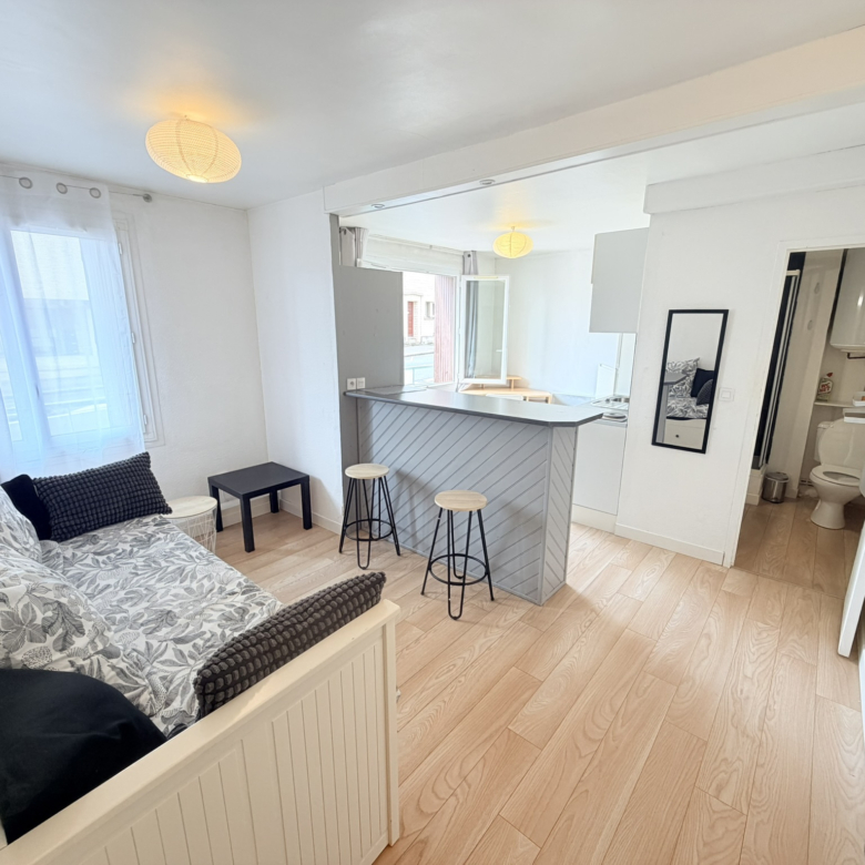 CAEN UNIVERSITE STUDIO MEUBLE 22m2