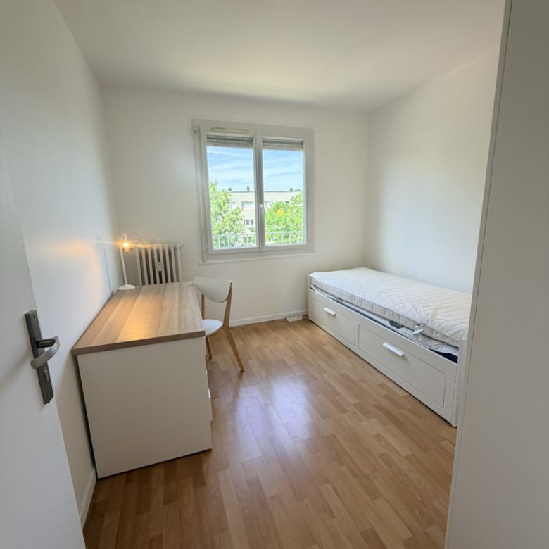 Caen 2 Chambres (9 + 11 m2) en Colocation appart 92m2 3 pers